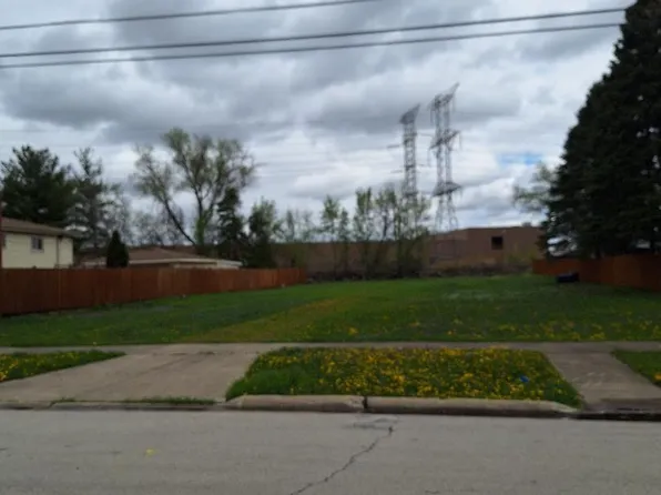 890 North Ave, Des Plaines, IL 60016