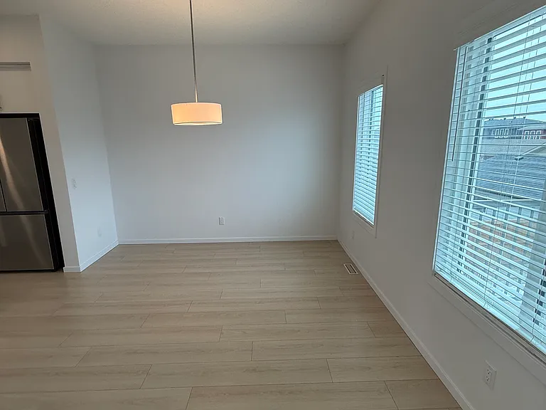 5243 21a Ave SW — Photo 5