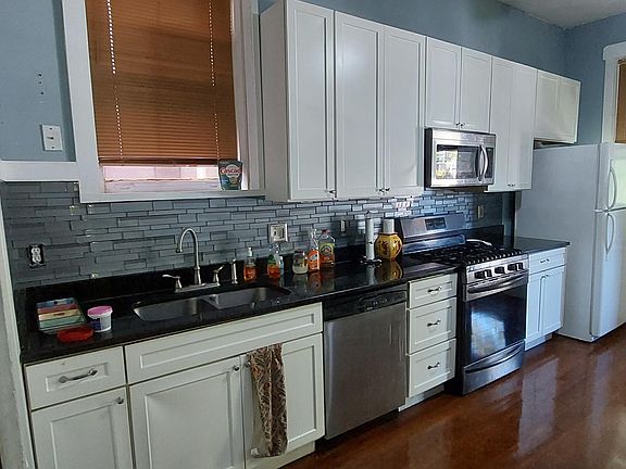 2nd image of 2049A Allen Ave Floor 2