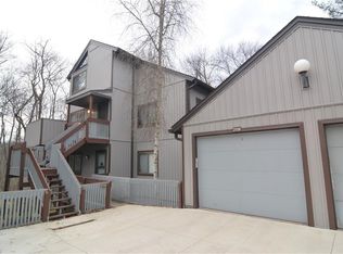 2120 Pinebrook Trl, Cuyahoga Falls, OH