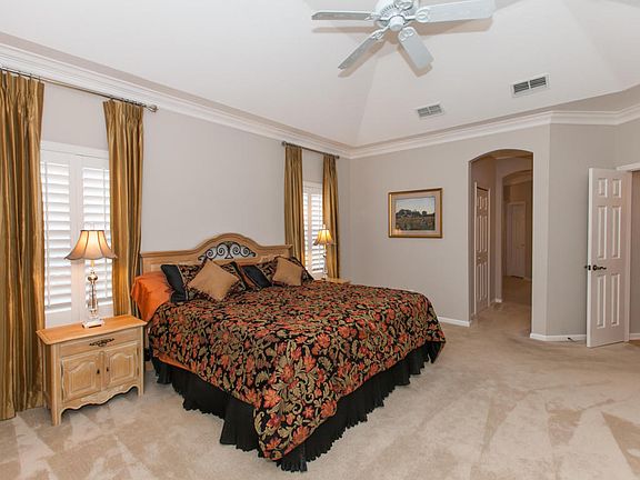 5th image of 895 Garrison Dr