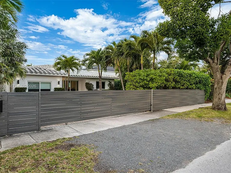 1835 Daytonia Rd — Photo 3