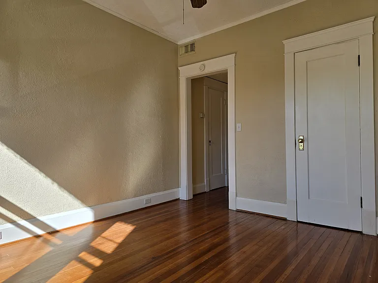 802 McGowen St #11 — Photo 6