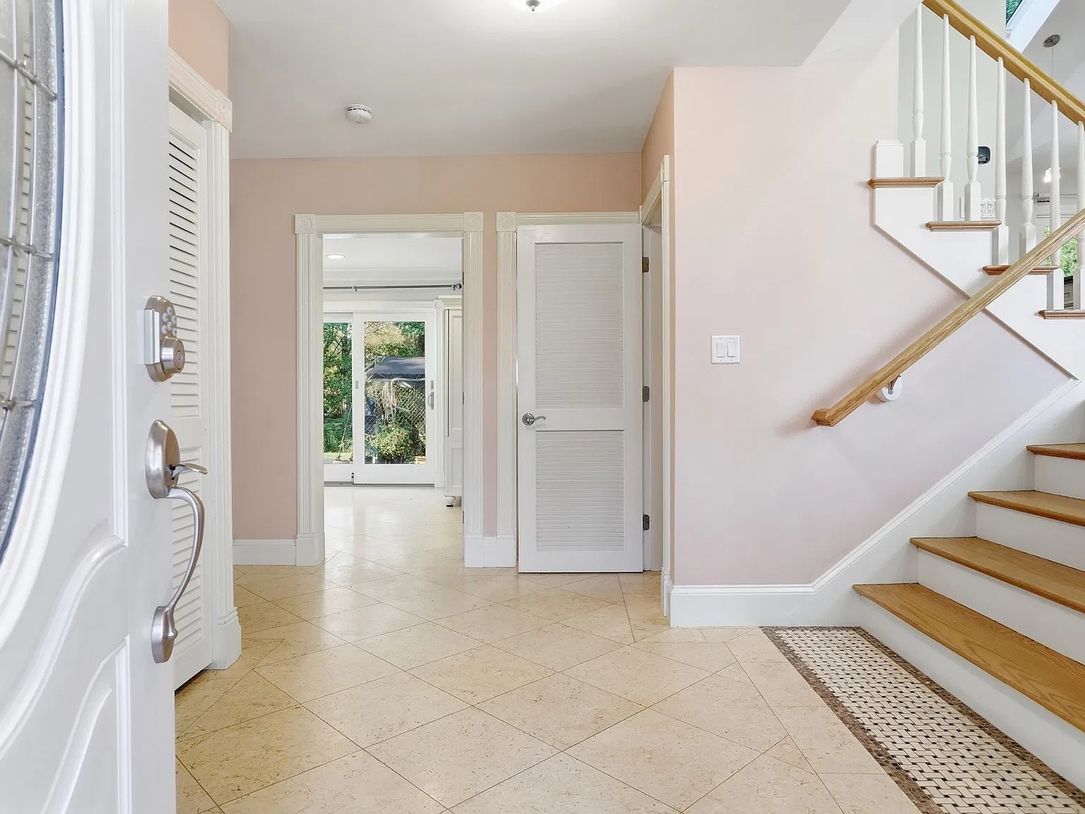 3 bed, 2.0 bath, 1952 sqft, $3,750 — Photo 4
