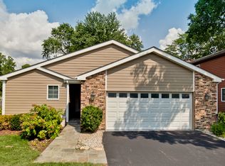 26163 N Highland Dr, Mundelein, IL