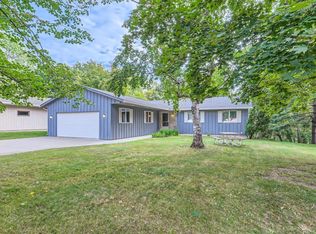 220 Iverson Cir, Hudson, WI 54016