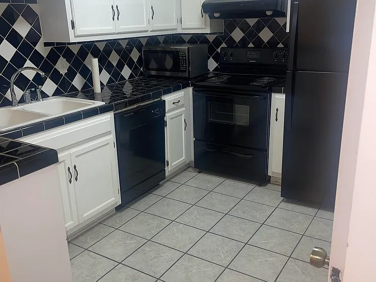 3016 Live Oak Ln SW — Photo 6