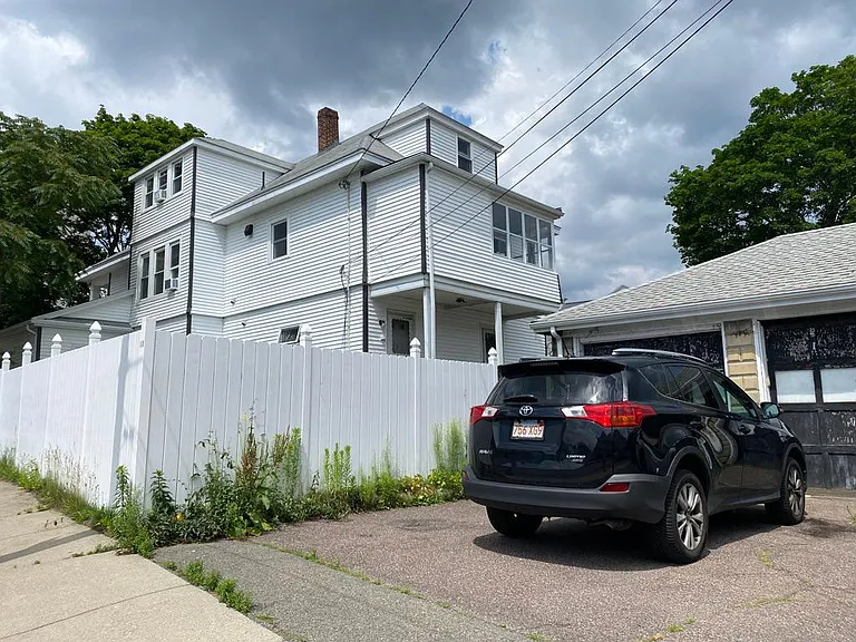 552 Pleasant St #1 — Photo 14