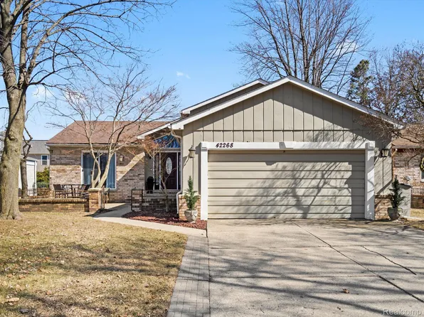 42268 Sycamore Dr, Sterling Heights, MI 48313