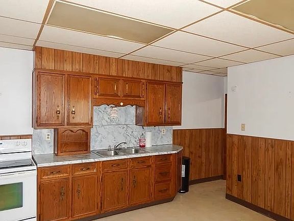 4th image of 348 E Grand St #1