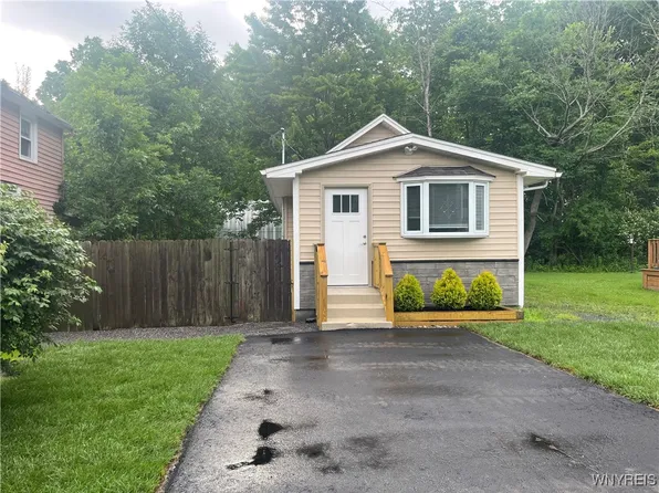 8639 Larch St, Angola, NY 14006