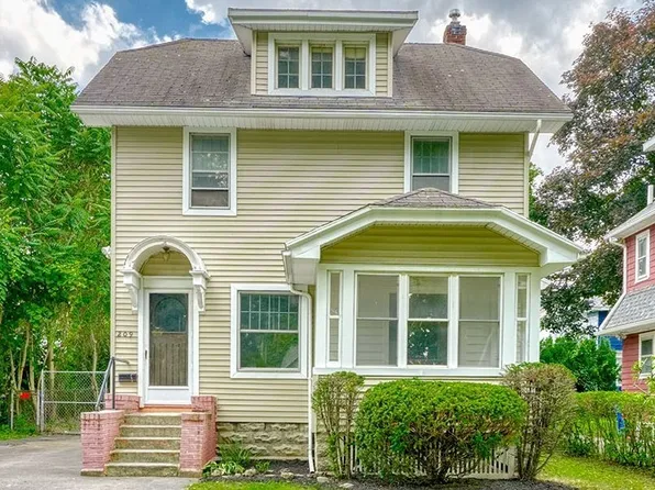 209 Versailles Rd, Rochester, NY 14621
