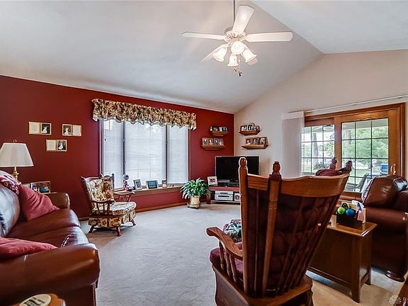 5th image of 902 Howard Ln