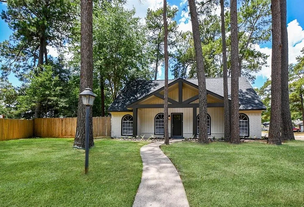 4 bed, 2286 sqft, $2,400 — Photo 1