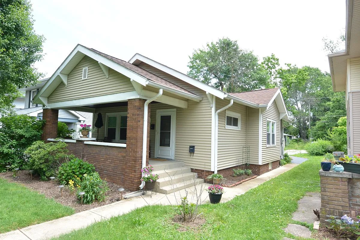 5265 N College Avenue — Photo 1