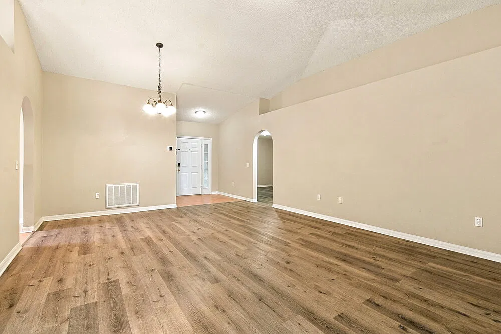 3 bed, 2.0 bath, 1632 sqft, $2,185 — Photo 3