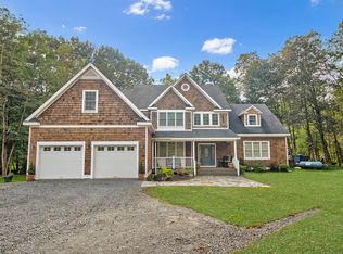 126 Field Bend Rd, Hawley, PA 18428