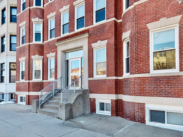 1322 Commonwealth Ave #10 — Photo 8