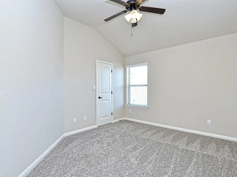 15205 Joseph Dr — Photo 24