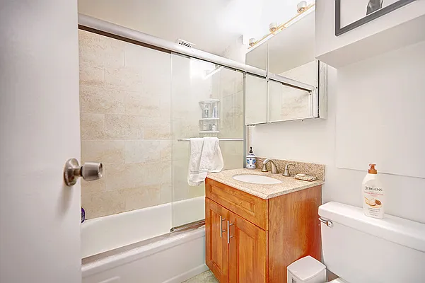 Rented by Urbane Brokerage | media 19