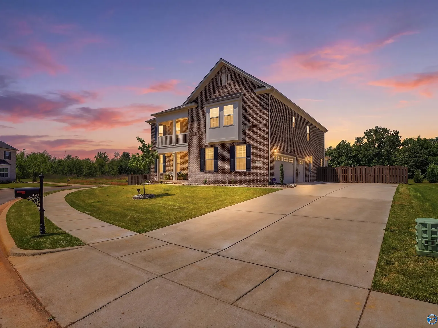 5 bed, 3.5 bath, 4035 sqft, $4,150 — Photo 2