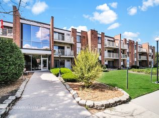 300 W Fullerton Ave APT 205, Addison, IL 60101