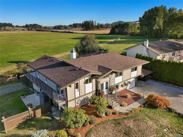 7043 Bickstan Pl, Central Saanich, BC V8M 1G6