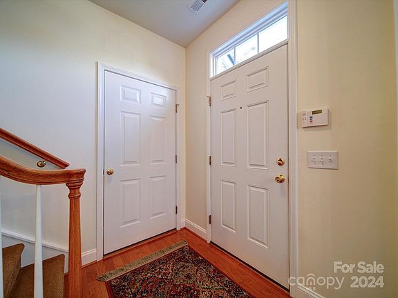 2nd image of 1831 Lookout Ln