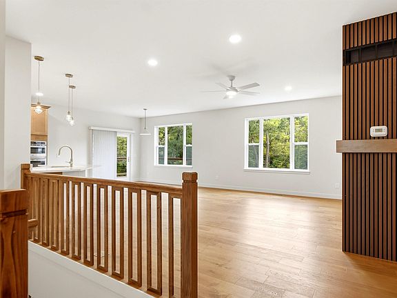 5th image of 3309 SE 23rd St