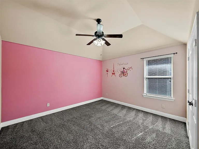 604 Darby Ln — Photo 14