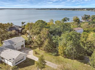 404 S Burnett Dr, Baytown, TX 77520