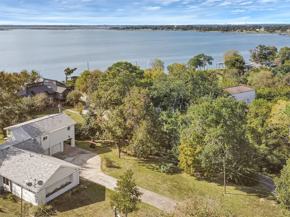 404 S Burnett Dr, Baytown, TX 77520