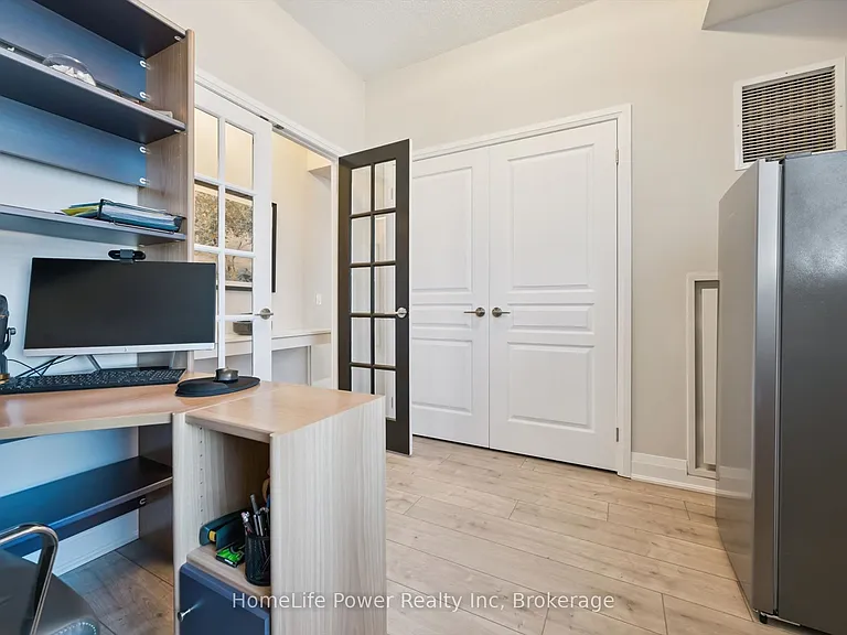1 Hurontario St #1201 — Photo 34