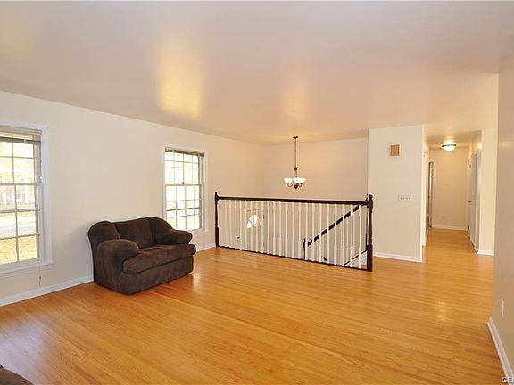 3rd image of 127 Brentwood Dr