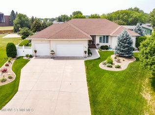 401 39 1/2 Ave S, Moorhead, MN 56560