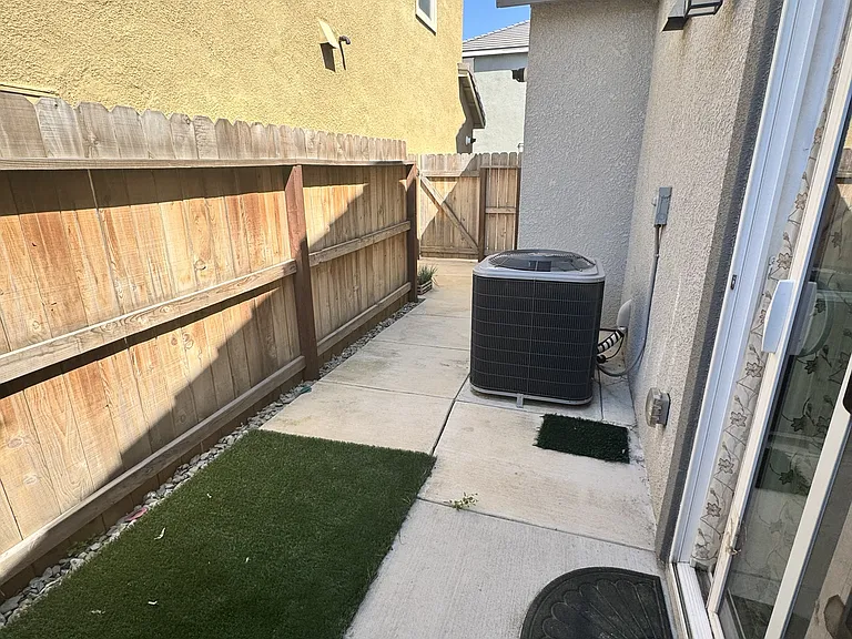 2904 Dillon Ln — Photo 19