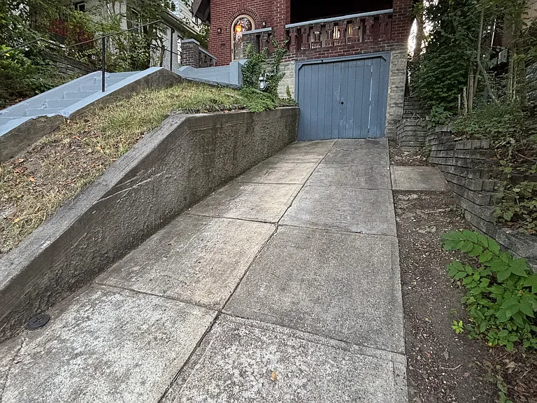 1204 Fallowfield Ave — Photo 2