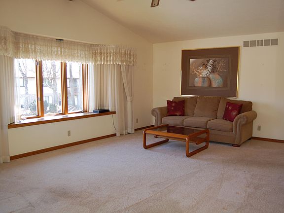 4th image of 125 Parkside Dr #125