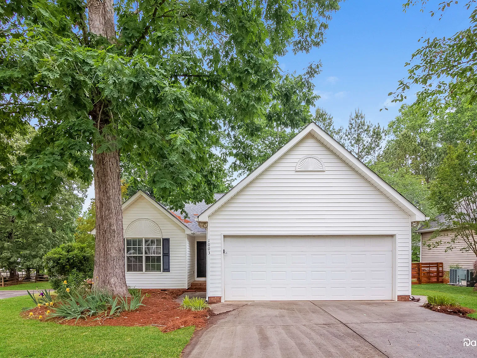 3 bed, 2.0 bath, 1628 sqft, $2,355 — Photo 1