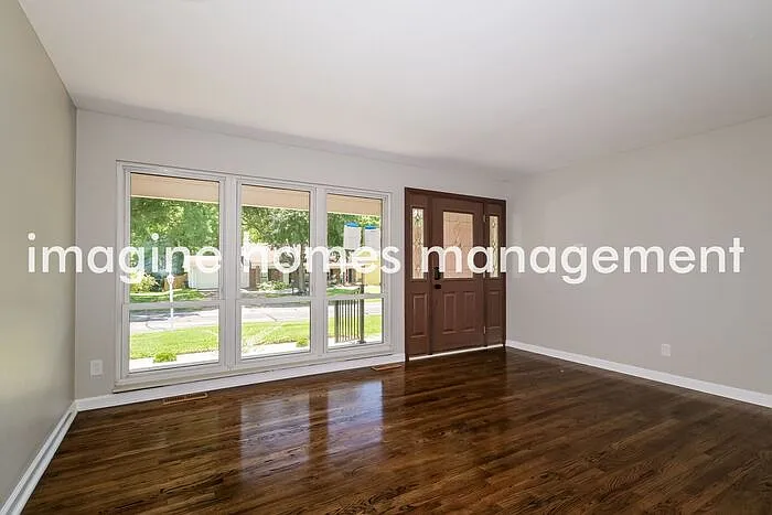 4 bed, 2.0 bath, 1341 sqft, $2,450 — Photo 4