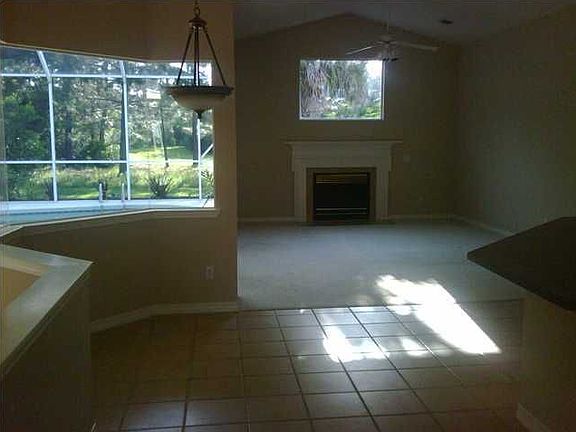 5th image of 911 Emerald Bay Dr