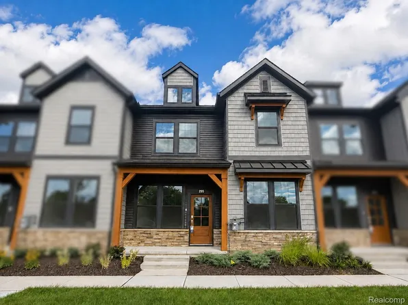 295 Lantana Dr, Brighton, MI 48116