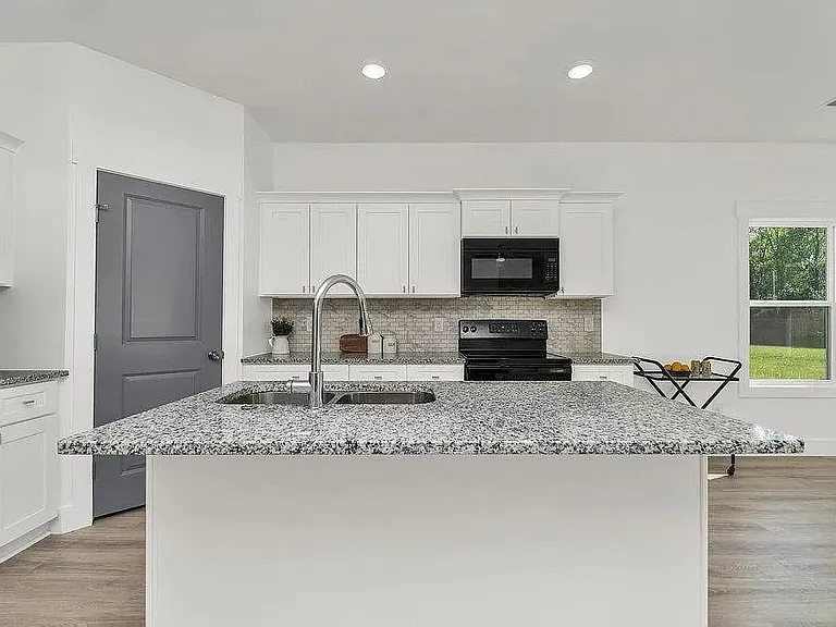 206 Essex Dr — Photo 10