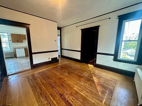 3rd image of 80 Fairbanks St #2B