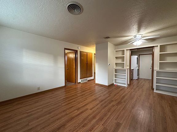 5th image of 2023 Delaware Ln #2023
