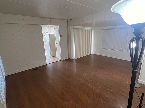 3rd image of 819 Frances Dr