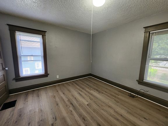 2nd image of 525 Courtland St