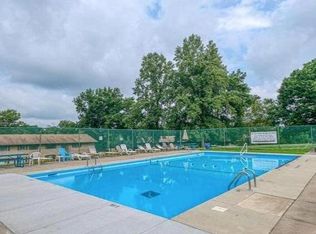 7129 Sanlin Dr, Coraopolis, PA 15108