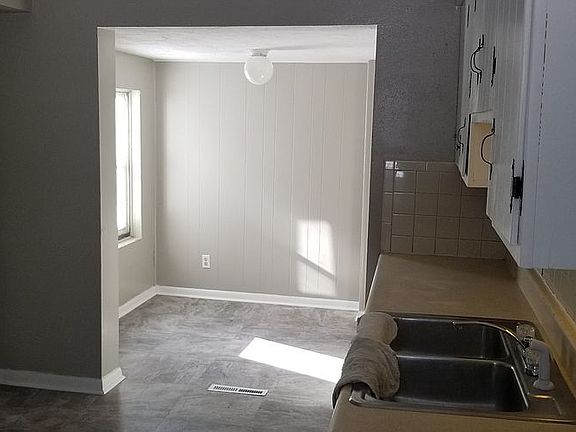 5th image of 500 W 10th St