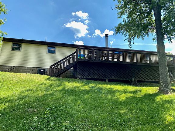 3rd image of 154 Karen St #154